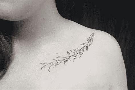 tatuajes pequeños clavicula|73 Tatuajes en la Clavícula Delicados y Pequeños